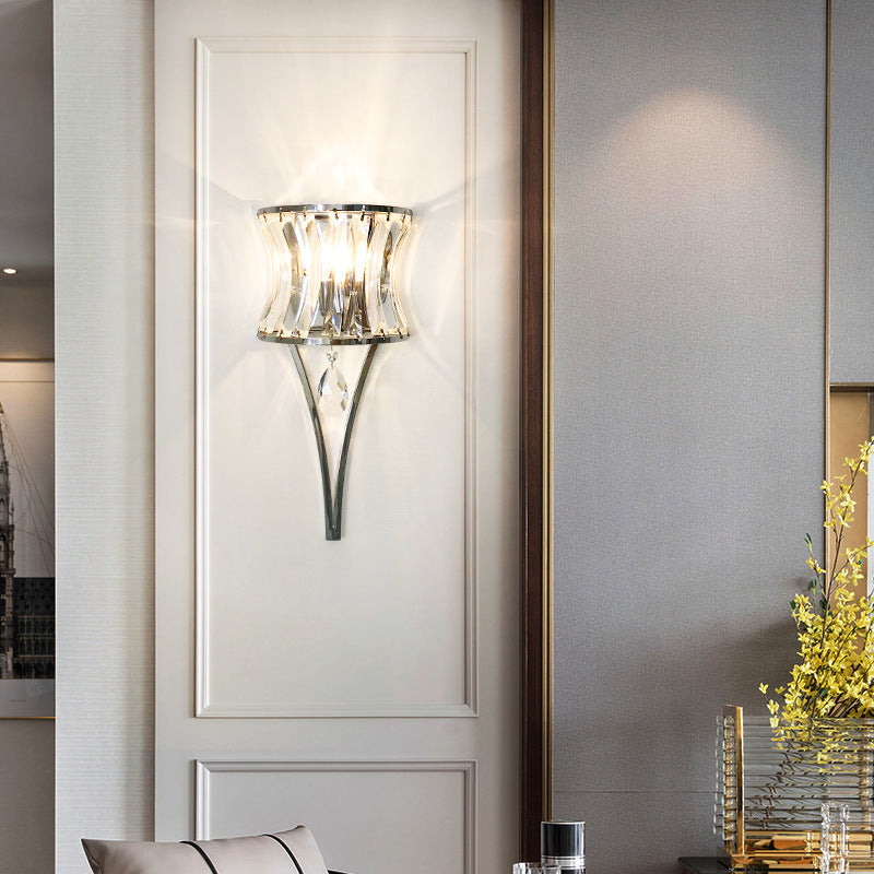 Applique murale contemporaine de luxe avec abat-jour en cristal prismatique clair en fer à 1 lumière pour le salon 