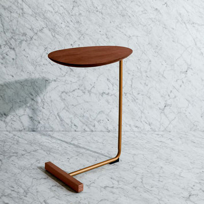 Zeitgenössischer kreativer ovaler Holz-Eisen-Beistelltisch mit 2 Ebenen für das Wohnzimmer 