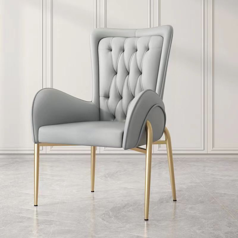 Moderna silla de comedor de lujo cuadrada curva de PU cuero terciopelo hierro con respaldo y brazo para comedor 