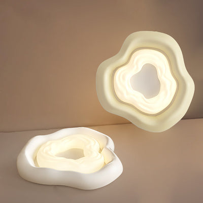 Plafonnier LED moderne minimaliste en fer PE nuage crème pour salon 