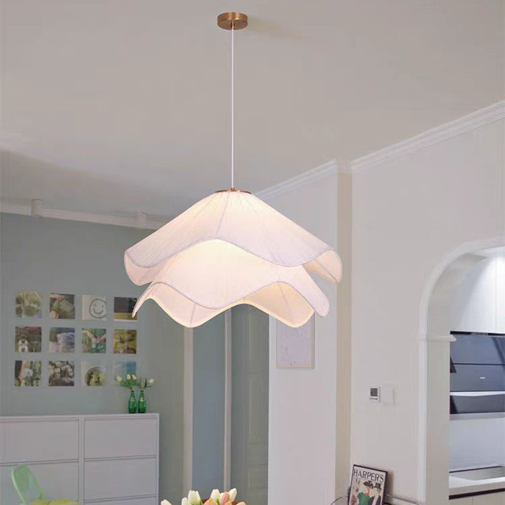 Moderne Übergangs-Petal-Eisen-Stoff 1-Licht Pendelleuchte für Wohnzimmer 