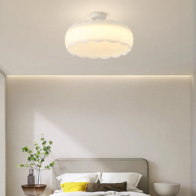 Moderne minimalistische cremefarbene runde Spitzen-Hardware PE LED Semi-Flush Mount Deckenleuchte für Schlafzimmer 