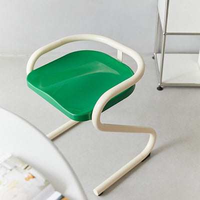Chaise de salle à manger moderne mi-siècle avec cadre incurvé en plastique ABS et métal, dossier et accoudoirs 