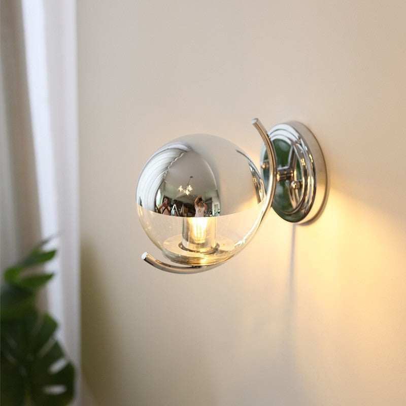 Moderne Einfachheit Silber Finish Rahmen Kugelglas Schatten 1-Licht Wandleuchte Lampe für Schlafzimmer 