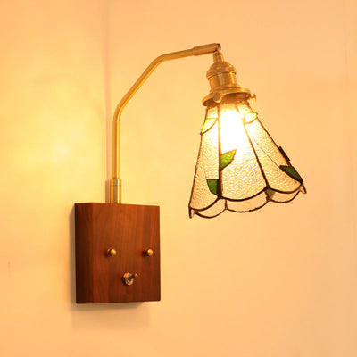 Applique murale contemporaine rétro à cône carré en cuivre, bois et verre avec 1 lumière pour salon 