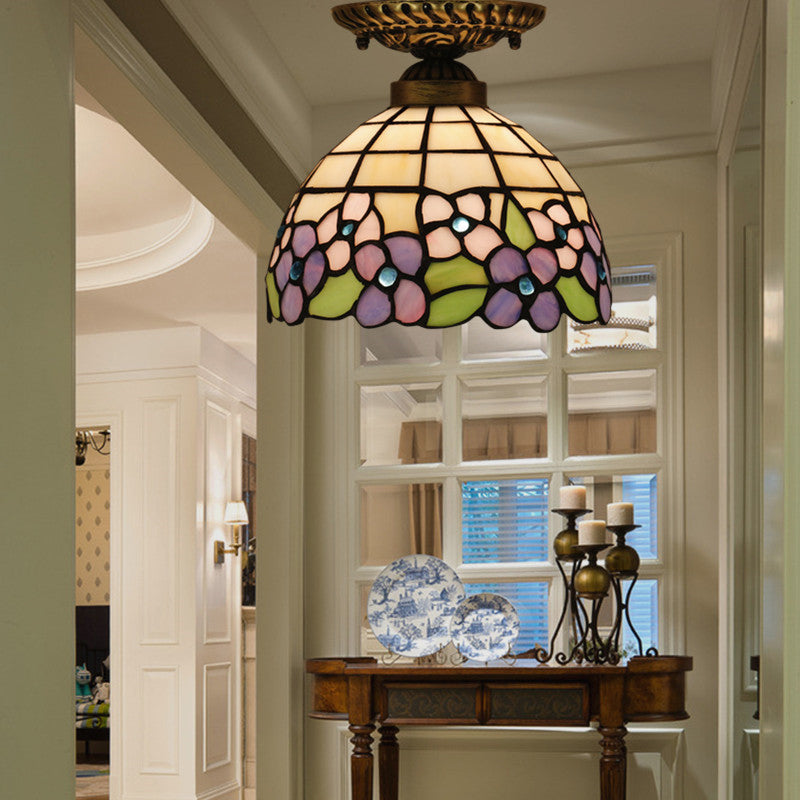 Traditionelle, pastorale Tiffany-Deckenleuchte mit violetter Blume und Buntglas in Schalenform mit einer Lampe und halbbündiger Montage für das Wohnzimmer 