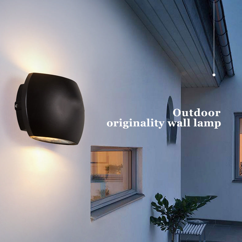 Zeitgenössische industrielle Halbkreis-Aluminium-LED-Außenwandleuchterlampe für den Garten 