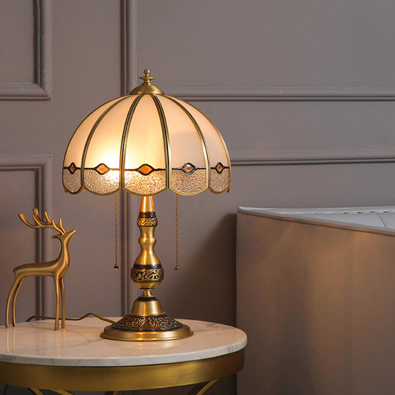 Lampe de table à 1 lumière en verre et cuivre pleine traditionnelle européenne pour chambre à coucher 
