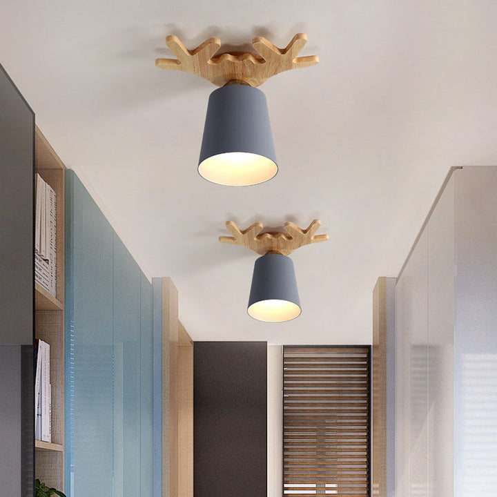 Moderne minimalistische Geweih-Massivholz-Eisen 1-Licht-Deckenleuchte für den Flur 