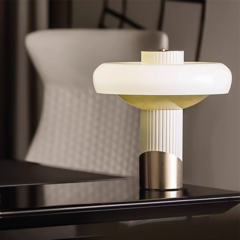 Lampe de table moderne minimaliste cylindrique en métal et verre à 2 lumières pour chambre 