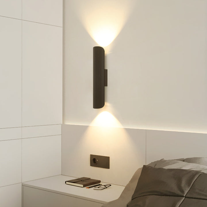 Lámpara de pared LED de cilindro minimalista moderno de hierro y aluminio con rayas para dormitorio 