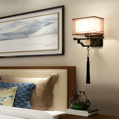 Aplique de pared de 1 luz con pantalla de tela de hierro rectangular con borlas tradicional china para dormitorio 