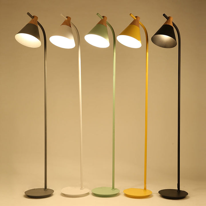 Lampadaire sur pied à 1 lumière avec abat-jour conique macaron créatif nordique 