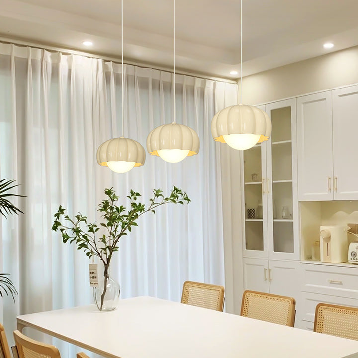 Moderne minimalistische Creme-Pod-Aluminiumharz-PE 1/3-Licht-Insel-Licht-Kronleuchter für Esszimmer 
