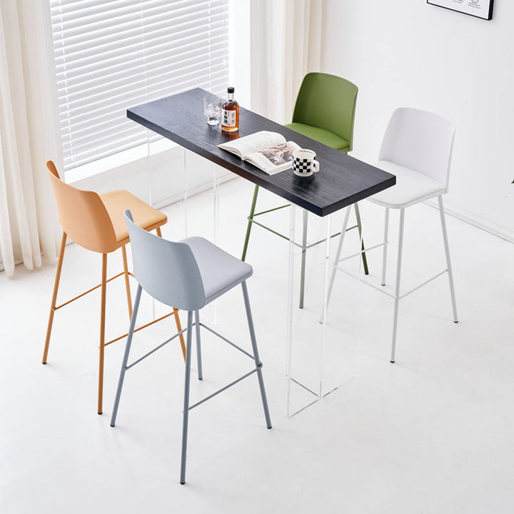 Taburete cuadrado minimalista moderno de cuero PU con respaldo y reposapiés de barra de hierro para comedor 