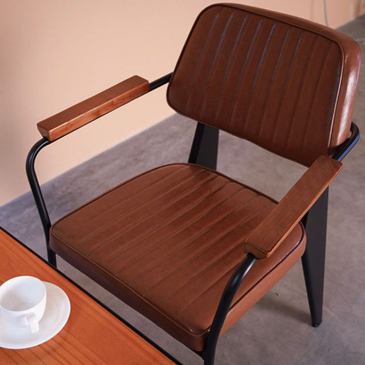 Zeitgenössischer industrieller Ölwachslack Leder Metall Schwamm Holz quadratischer vertikaler Streifen Esszimmerstuhl Rückenlehne Armlehne für Esszimmer 