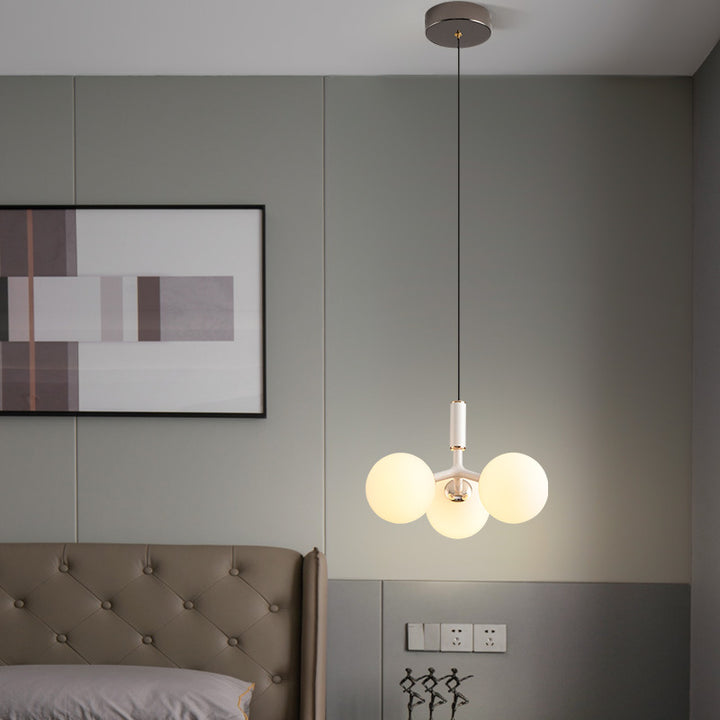 Zeitgenössischer nordischer Aluminium-Eisen-Glaskugel-Kronleuchter mit 3 Lichtern für Esszimmer 