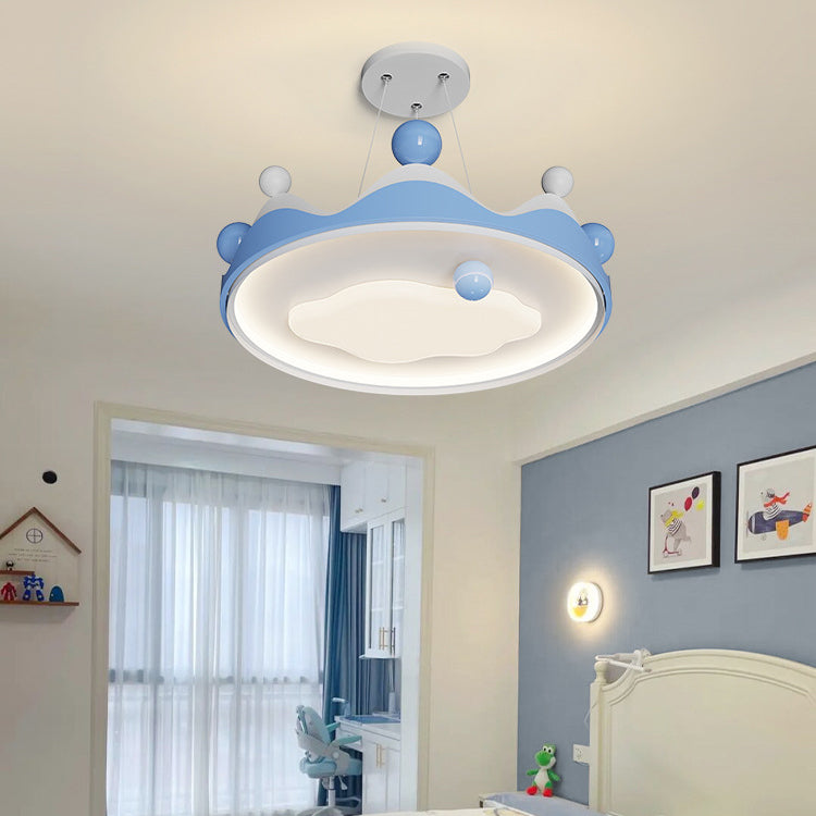 Zeitgenössische kreative Kinder Krone Eisen Kunststoff LED Semi-Flush Mount Deckenleuchte für Schlafzimmer 