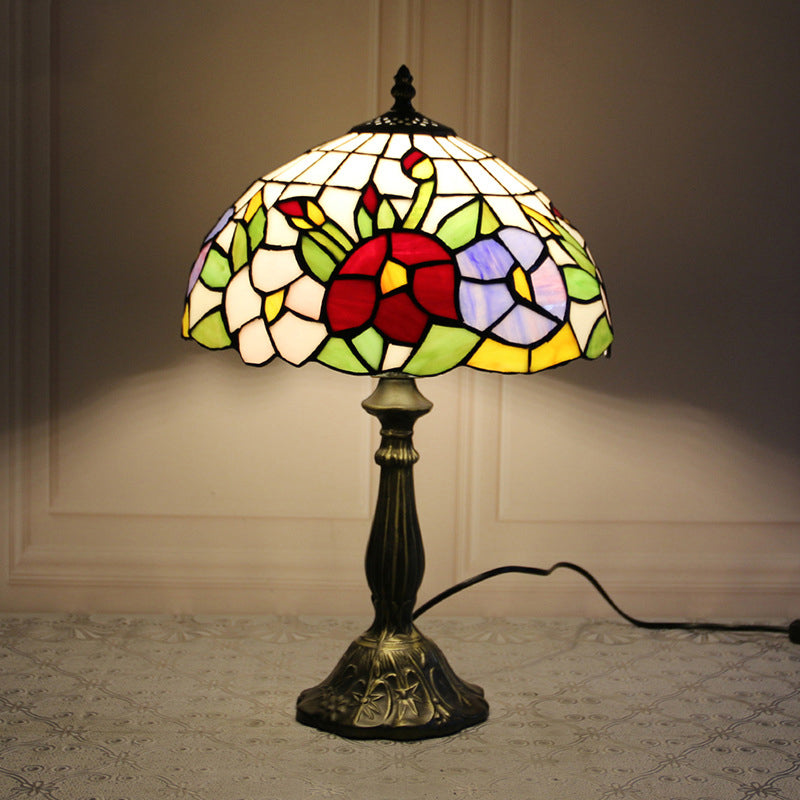 Abat-jour en dôme en verre teinté Tiffany traditionnel Base en alliage de lotus Lampe de table à 1 lumière pour chambre 