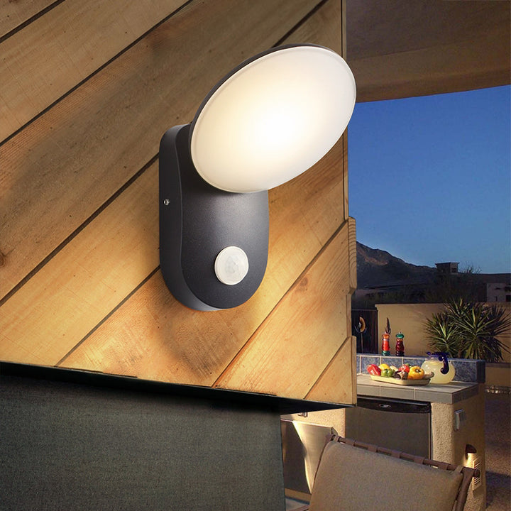Zeitgenössische industrielle wasserdichte Aluminium-PC-Rundschirm-LED-Wandleuchte für den Garten 