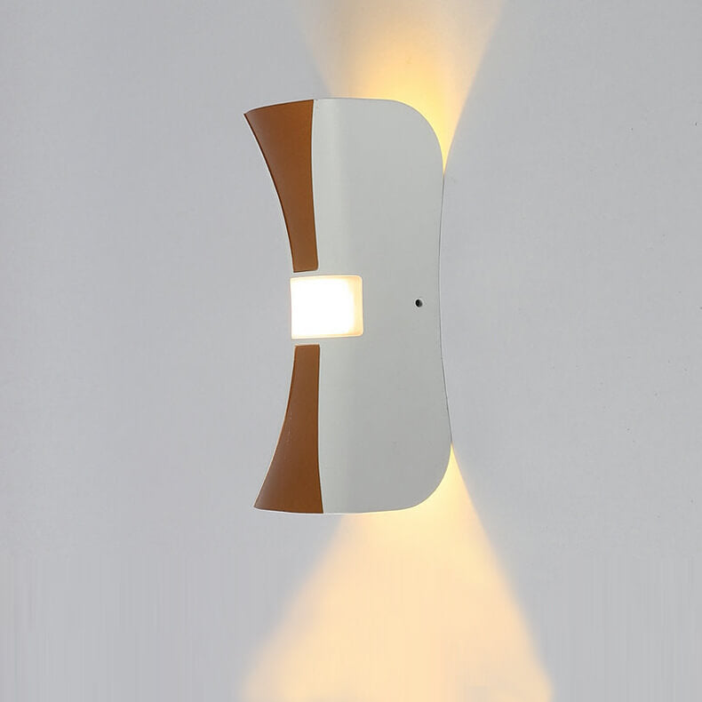 مصباح حائطي خارجي عصري بحواف مستديرة LED مقاوم للماء 