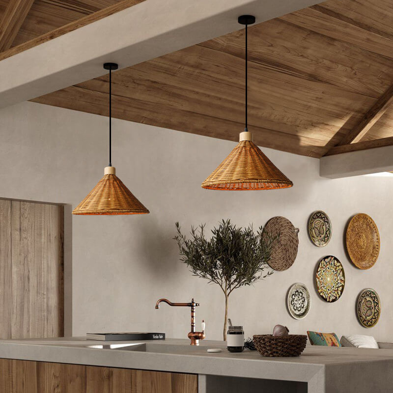 Moderne skandinavische Pendelleuchte mit Rattangeflecht, Eisen und Holz in Kegelform, 1-flammig, für das Wohnzimmer 