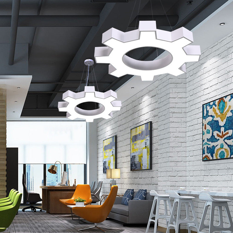 Lustre suspendu à LED avec abat-jour en acrylique et engrenage en fer créatif contemporain pour salle de divertissement 