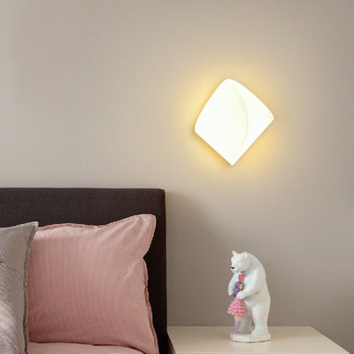مصباح الجدار LED بتصميم هندسي عصري لإضاءة غرفة النوم 