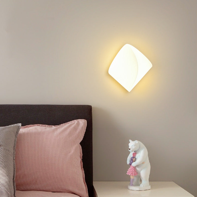 مصباح الجدار LED بتصميم هندسي عصري لإضاءة غرفة النوم 