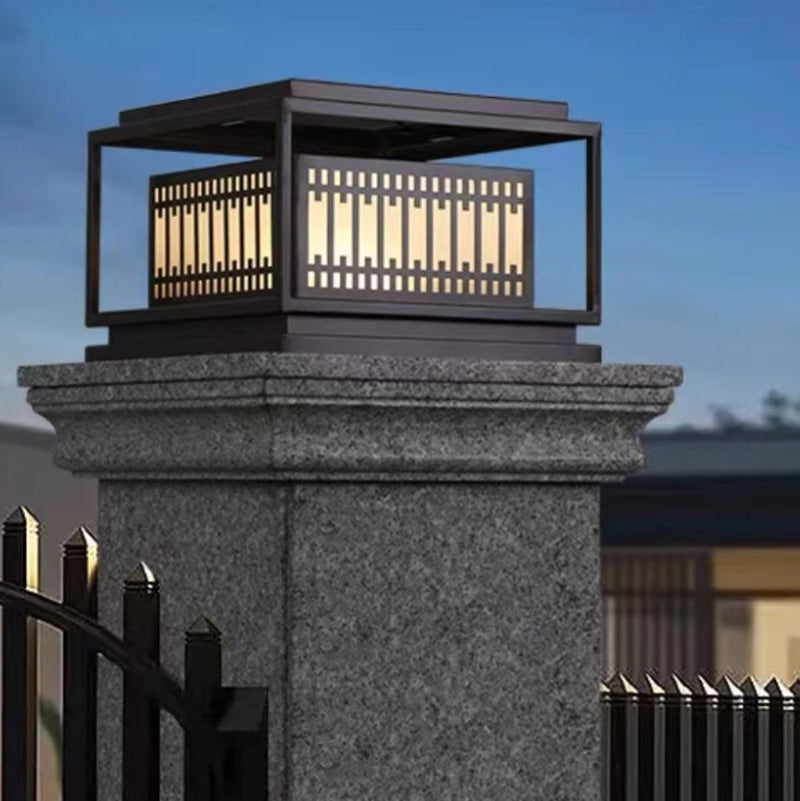 Traditionelle chinesische quadratische 1-flammige Pfostenleuchte aus Edelstahlglas für den Garten 