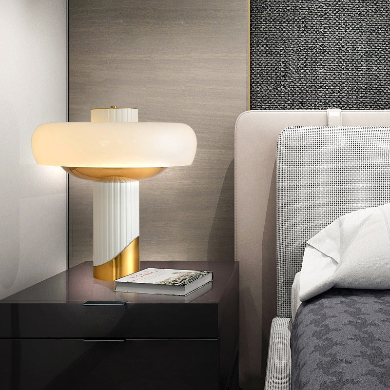 Lampe de table moderne minimaliste cylindrique en métal et verre à 2 lumières pour chambre 