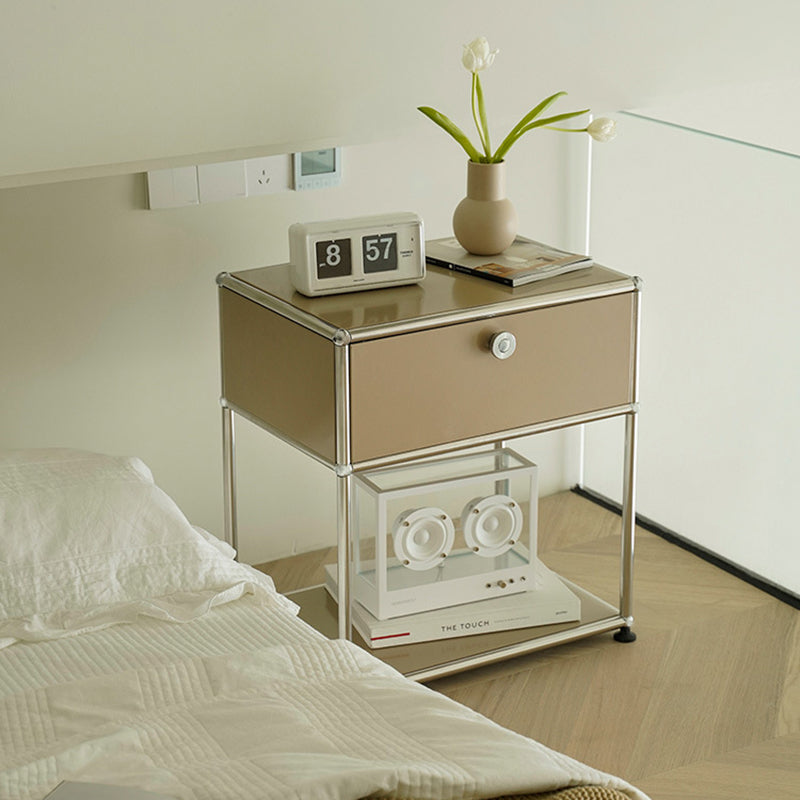 Table de nuit moderne minimaliste en acier inoxydable avec cadre carré, planche à vide en plastique et 1 tiroir pour chambre 