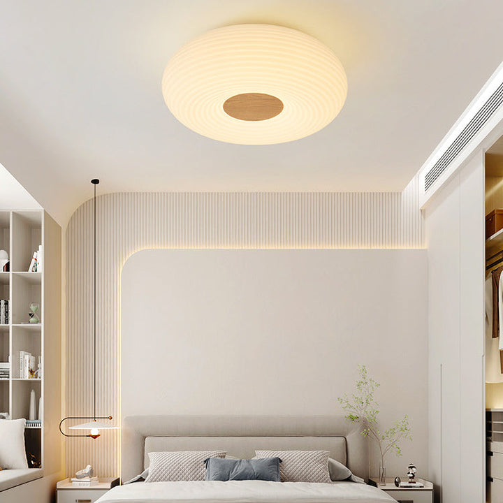 Luz de techo empotrada LED con pantalla redonda de rayas horizontales crema creativa contemporánea para dormitorio 