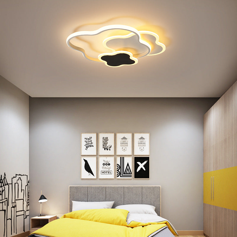 Zeitgenössische nordische Metall Acryl Wolke Vierblättriges Kleeblatt LED Unterputz Deckenleuchte für Schlafzimmer 