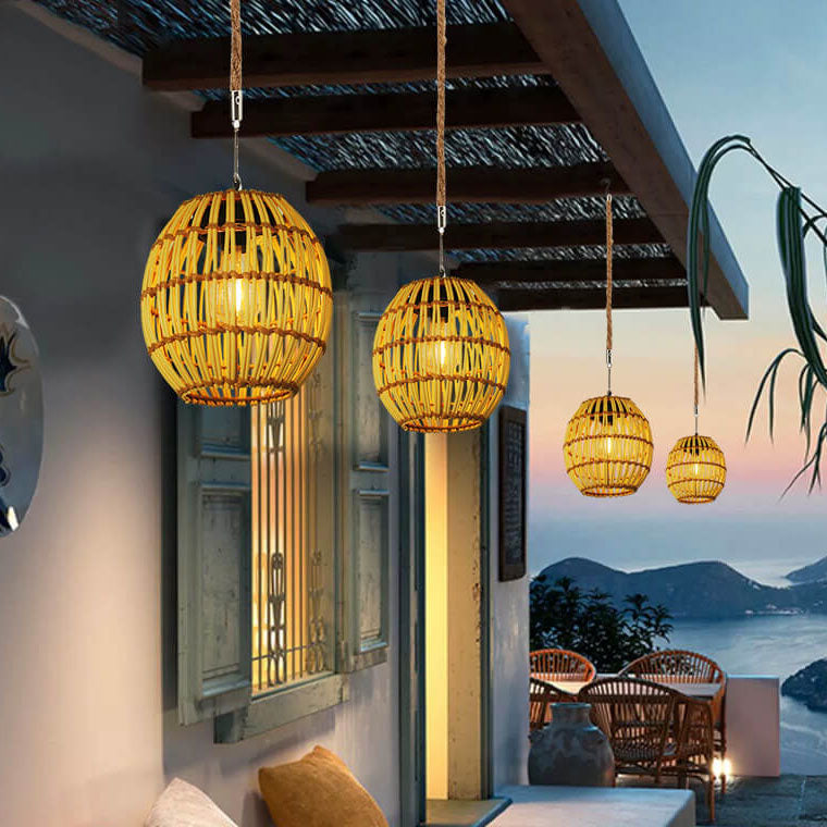 Lámpara colgante impermeable LED solar con jaula de tejido de ratán vintage tradicional para patio exterior 