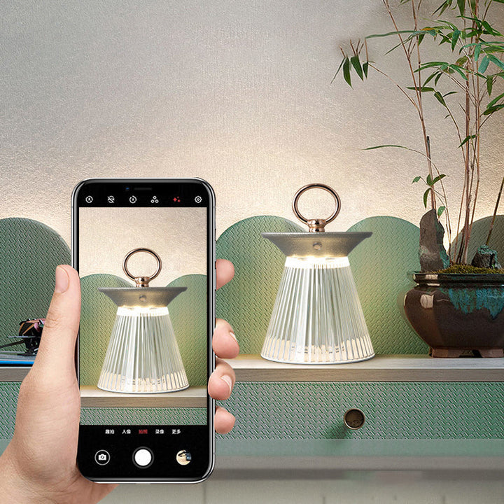 Lámpara de Mesa LED Portátil de Hierro Acrílico Semi-Cónica de Simplicidad Contemporánea Luz Nocturna para Dormitorio 