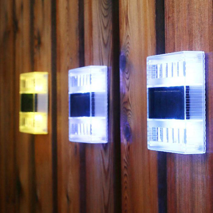 Moderne solarbetriebene auf- und abwärts beleuchtete LED-Wandleuchte für den Außenbereich 