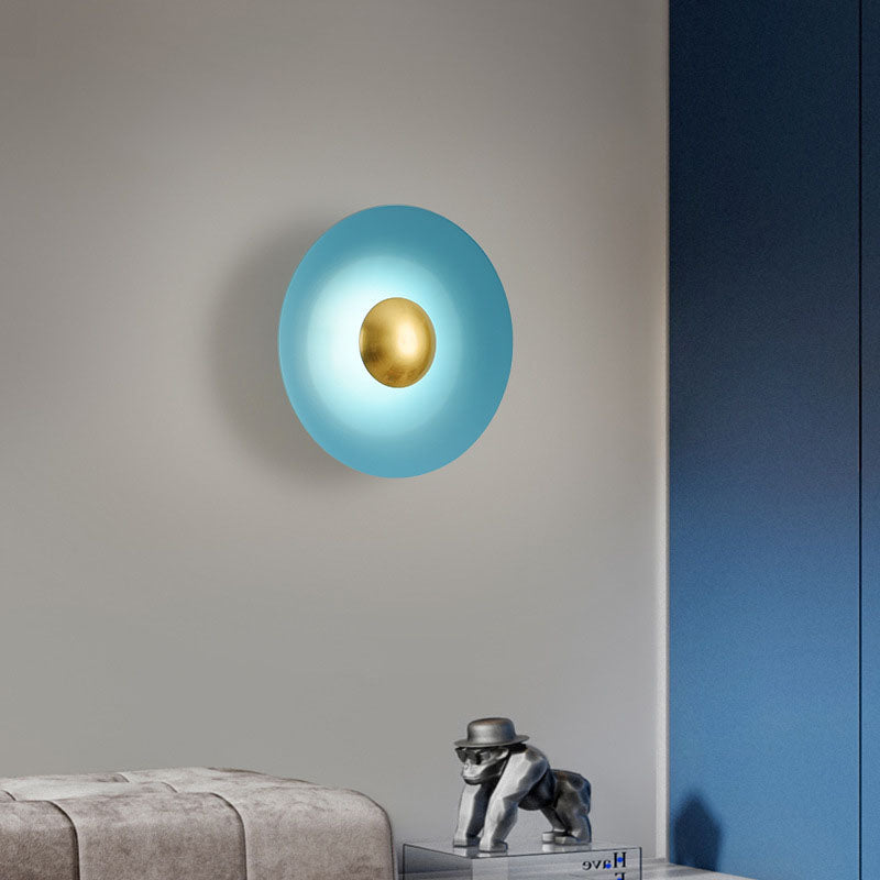 مصباح حائط LED بتصميم عصري على شكل صحن طائر لماكرون للإضاءة في غرفة النوم 