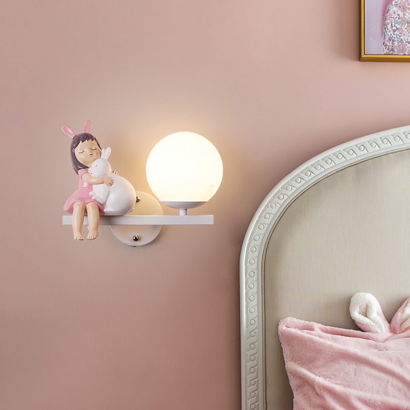 Zeitgenössische kreative Kinder Mädchen Einhorn Kugel Harz Eisen Glas 1-Licht Wandleuchte für Schlafzimmer 