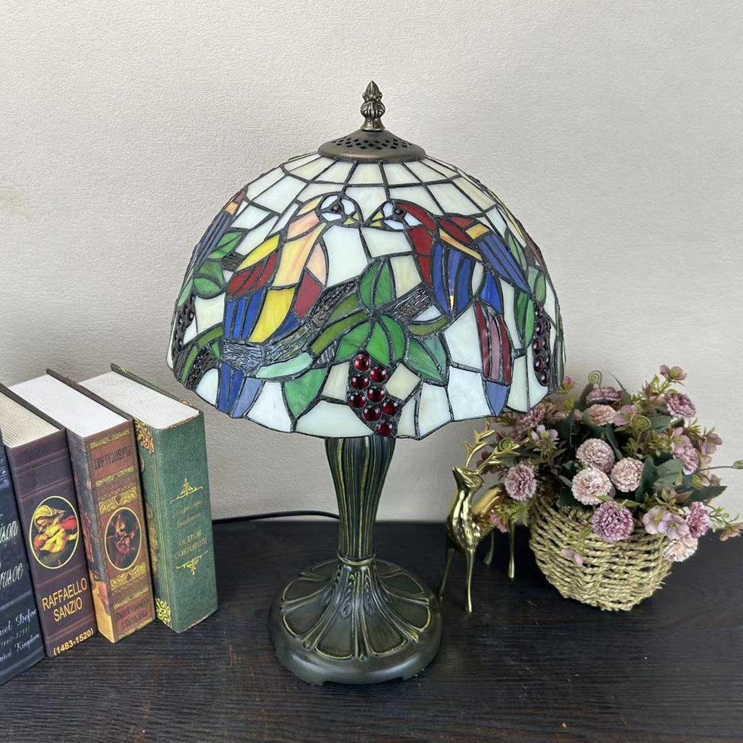 Lampe de table à 1 lumière avec dôme en verre métallique Tiffany traditionnel, motif raisin, fleur, libellule et papillon pour chevet 