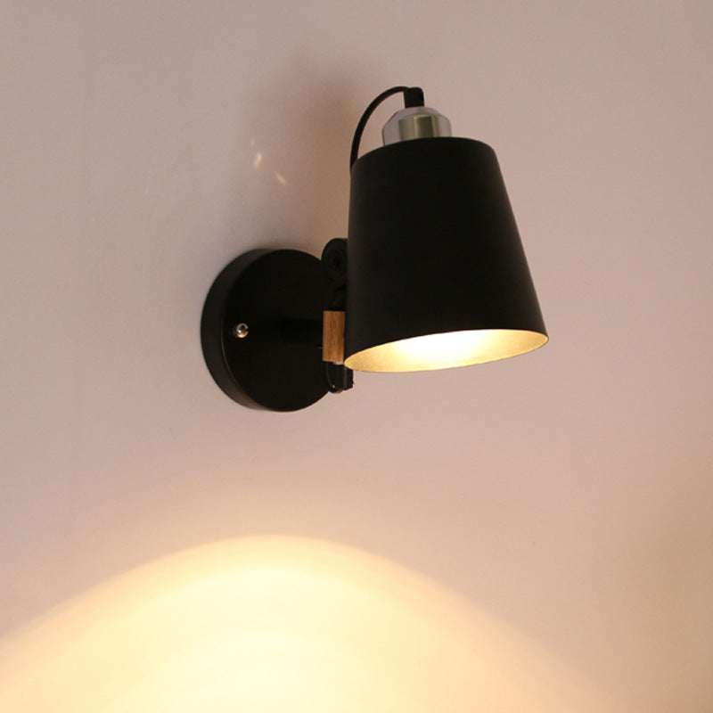 Lámpara de Aplique de Pared de 1 Luz con Pantalla de Hierro de Macaron Escandinavo Contemporáneo de Madera para Dormitorio 