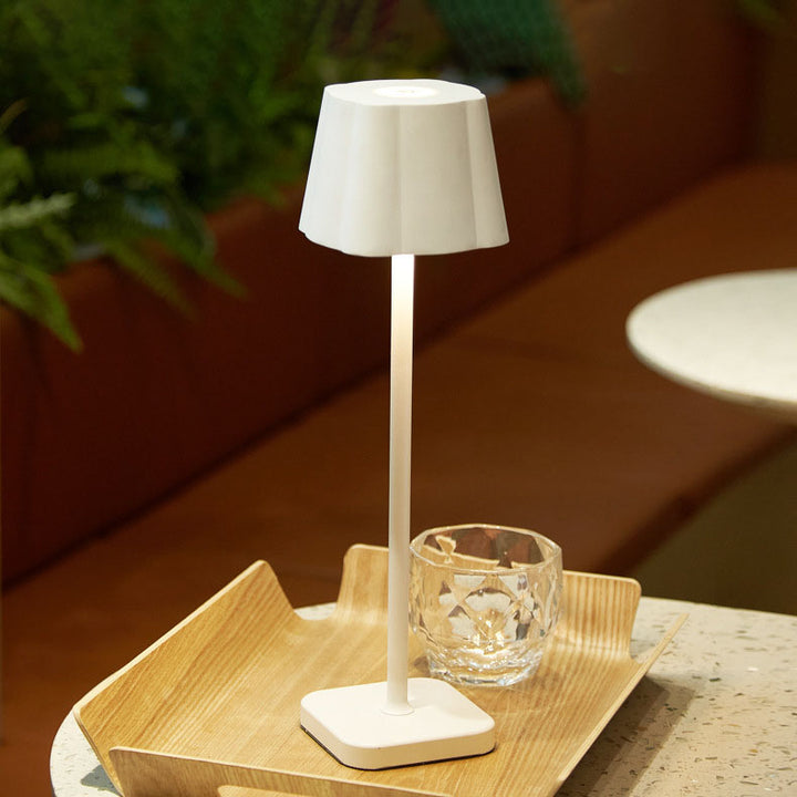 Zeitgenössische nordische Einfachheit Metall Pilz LED Tischlampe für das Schlafzimmer 