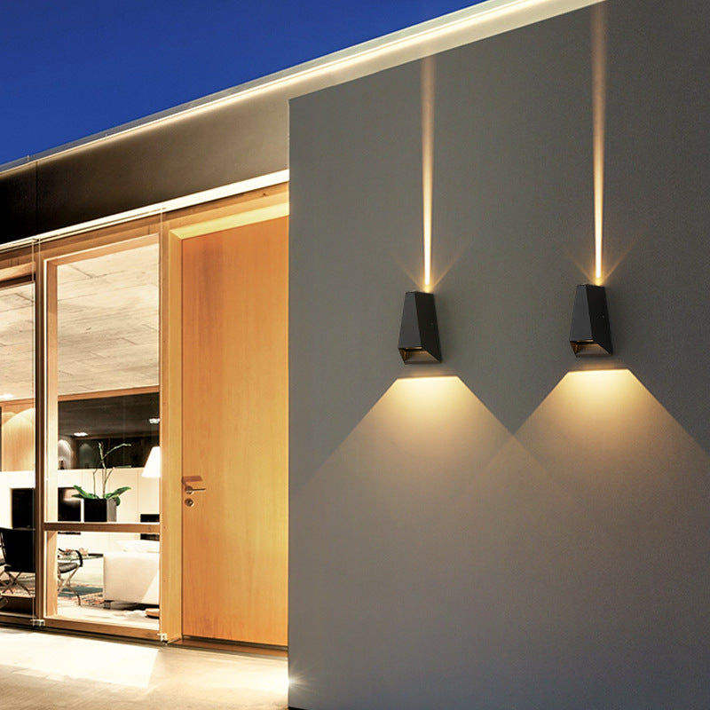 Applique murale LED en aluminium trapézoïdal étanche de simplicité moderne pour patio extérieur 