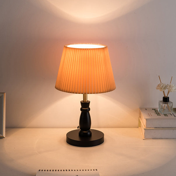 Zeitgenössische Vintage gestreifte Klapp Lampenschirm Metall Massivholz Stoff 1-Licht Tischlampe für Schlafzimmer 