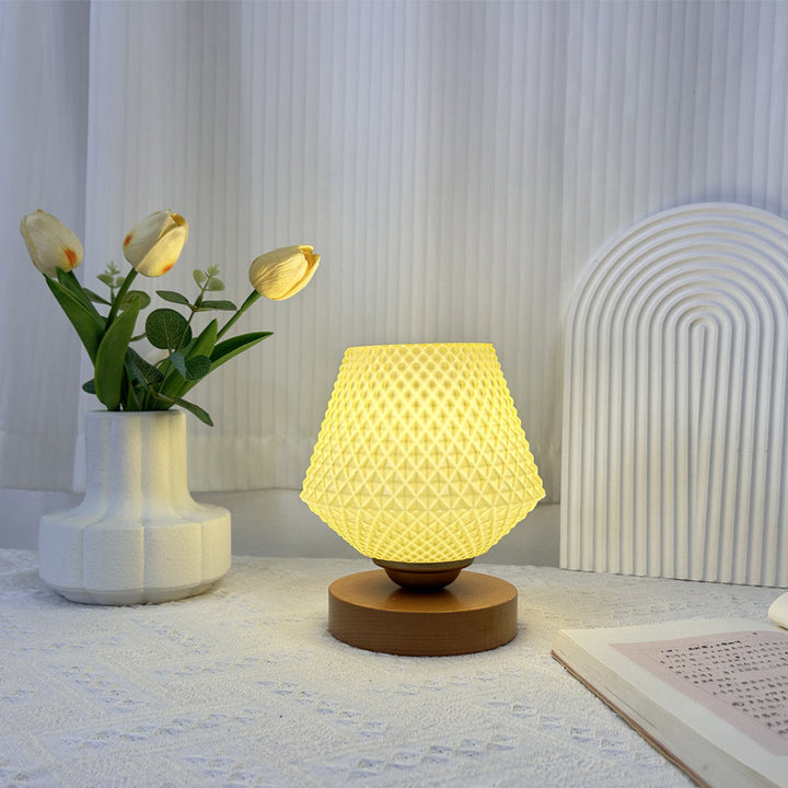 Zeitgenössische kreative Holz Glas konische gerippte Muster 1-Licht Tischlampe für Nachttisch 