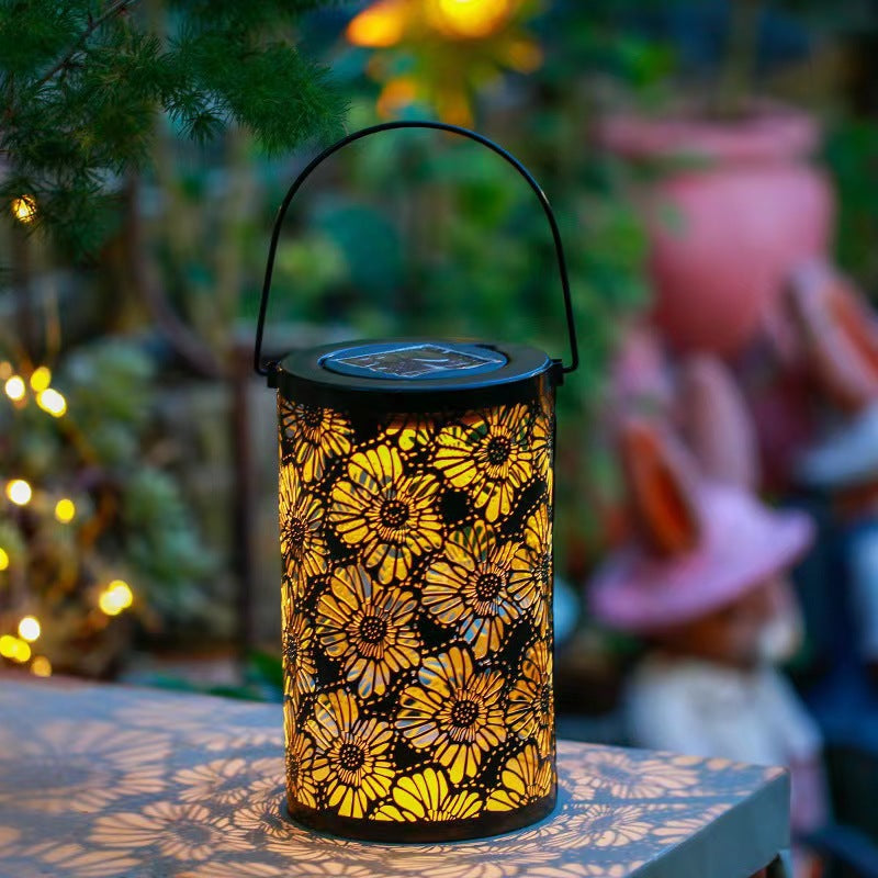 Iluminación de paisaje colgante LED de cilindro de hierro impermeable solar de granja tradicional con flores huecas para jardín 