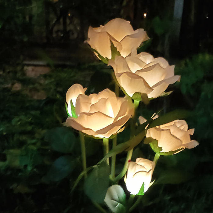 Moderne Art-Déco-Solar-LED-Außenleuchte aus Edelstahl, Seidenstoff, ABS und PVC in Rosenform als dekorative Rasen- und Erdspießleuchte für den Außenbereich 