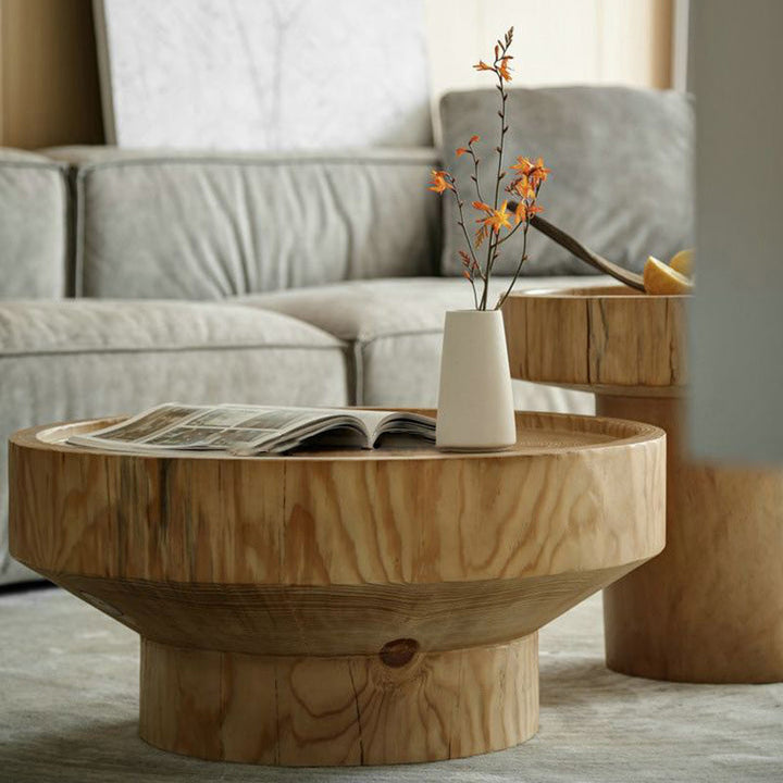 Traditioneller runder Couchtisch aus Kiefernholz im japanischen Stil mit 1 Ablage für das Wohnzimmer 