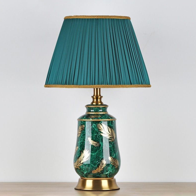 Traditionelle europäische Zylinder Keramik Stoff Eisen 1-Licht Tischlampe für Schlafzimmer 