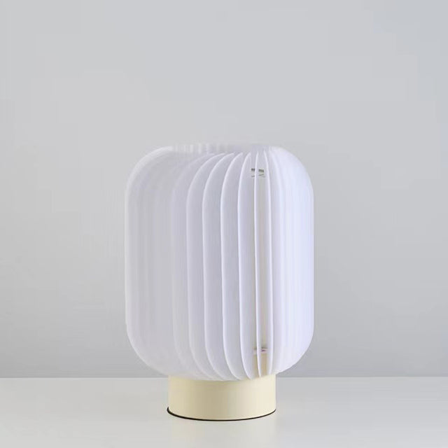 مصباح طاولة LED بقاعدة من الحديد والأكريليك والقماش بتصميم دائري بسيط وعصري لغرفة النوم 